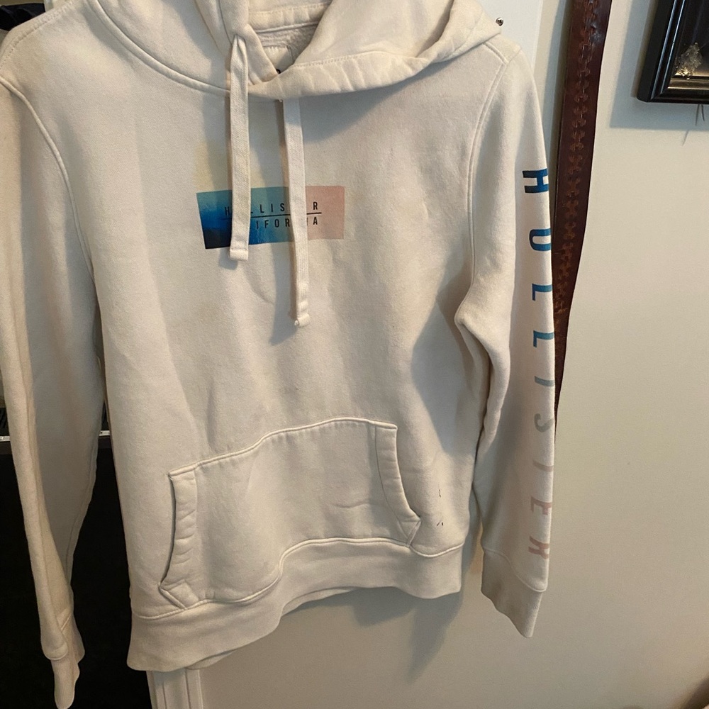 Hollister White Sweatshirt Gradient Accent